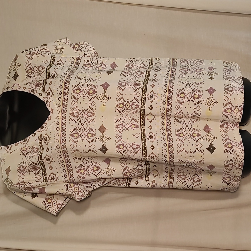 Women's short sleeve top by 'Preswick & Moore'. Size L